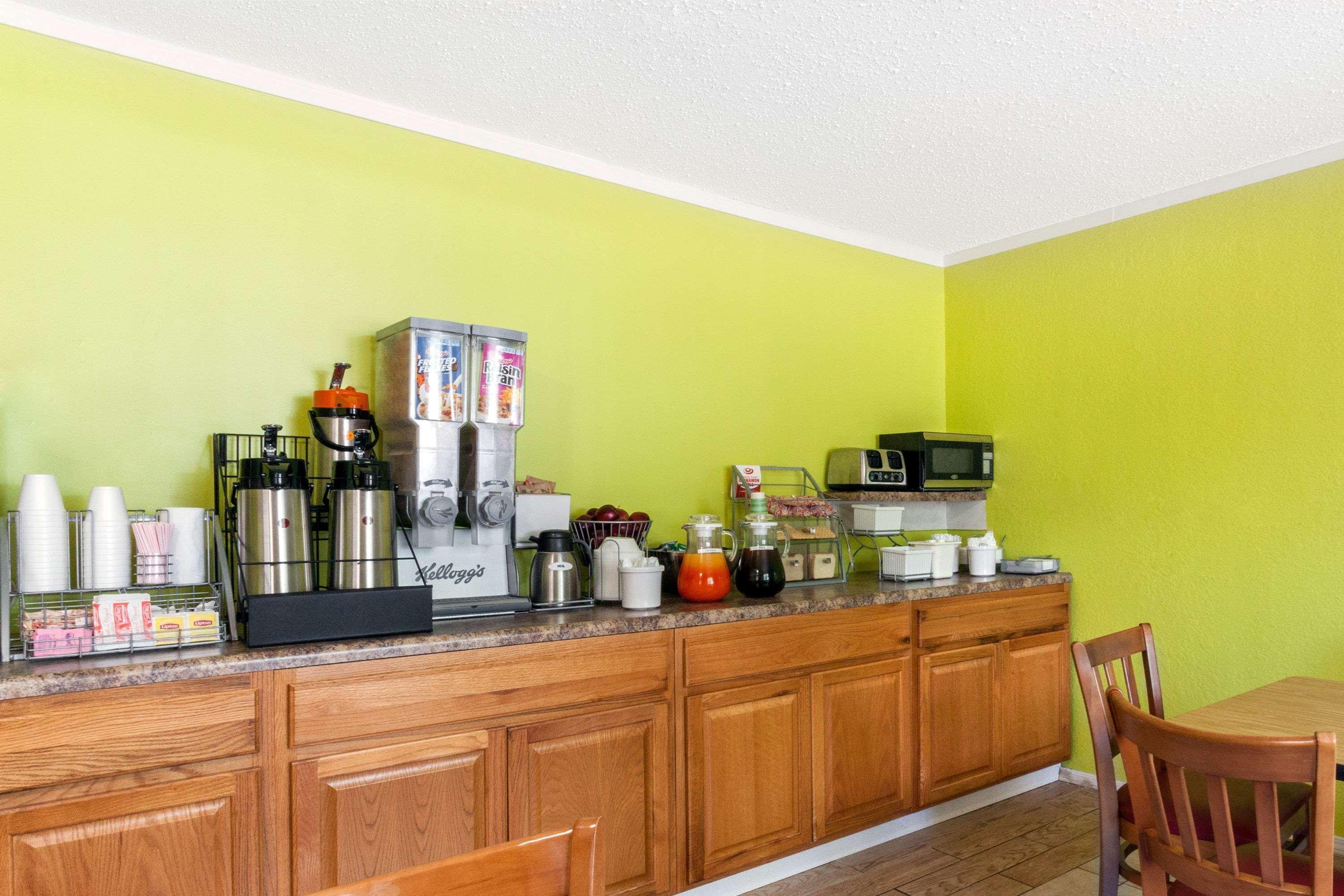 Super 8 By Wyndham Bath Hammondsport Area Motel Екстериор снимка
