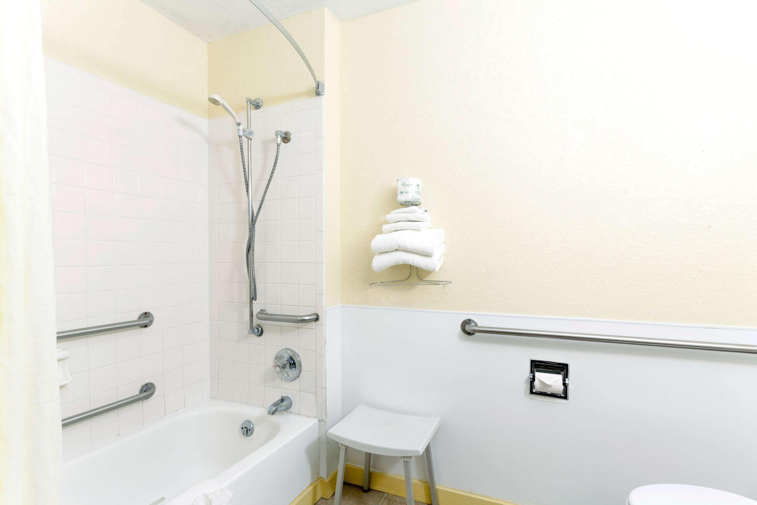 Super 8 By Wyndham Bath Hammondsport Area Motel Екстериор снимка
