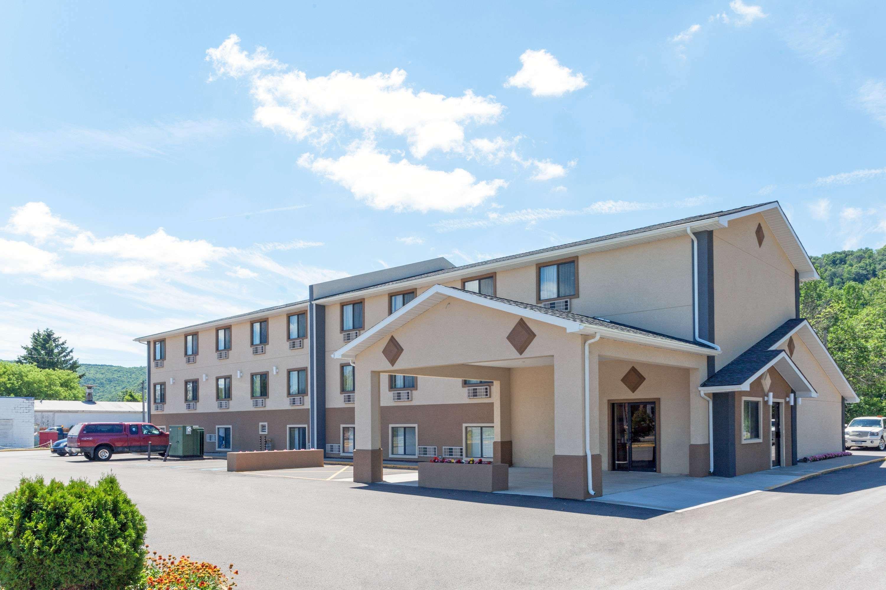 Super 8 By Wyndham Bath Hammondsport Area Motel Екстериор снимка
